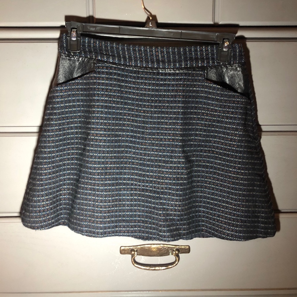 Skirt with leather pockets
